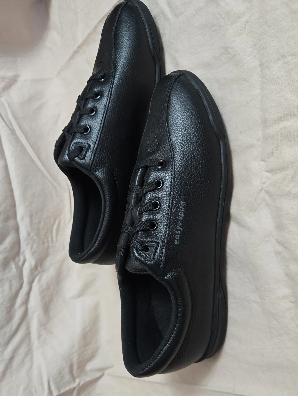 Easy Spirit classic black